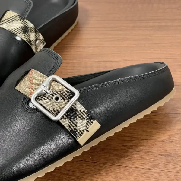 Burberry Urchin Men's Black Suede Slide with Check
