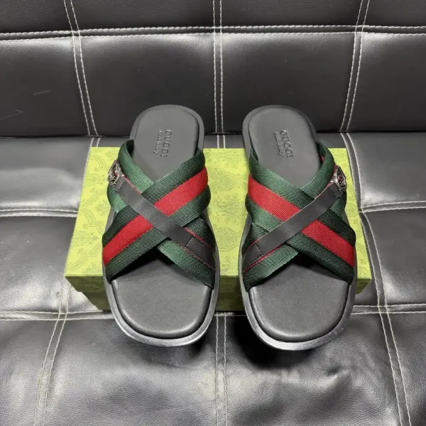 Gucci Maverik Men's Black Rubber Slide - Non-Slip Comfort