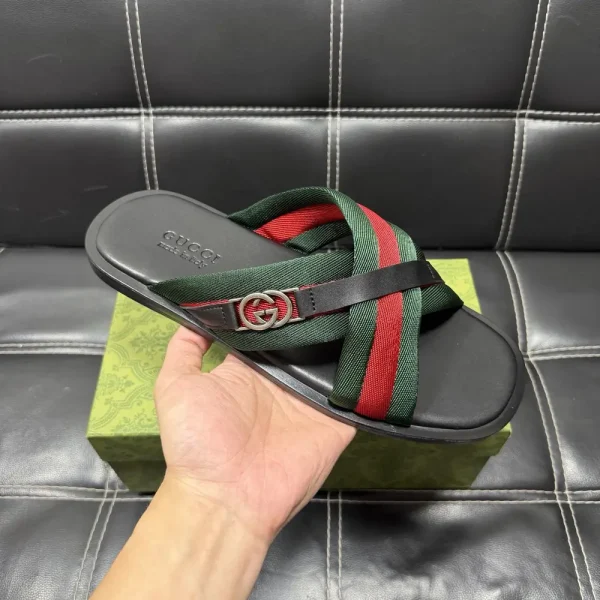 Gucci Maverik Men's Black Rubber Slide - Non-Slip Comfort