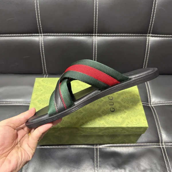 Gucci Maverik Men's Black Rubber Slide - Non-Slip Comfort