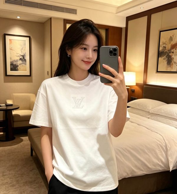 Louis Vuitton Men's White Embossed Back T-Shirt-  White.
