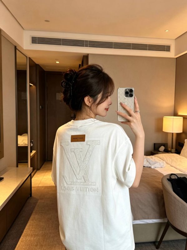 Louis Vuitton Men's White Embossed Back T-Shirt-  White.