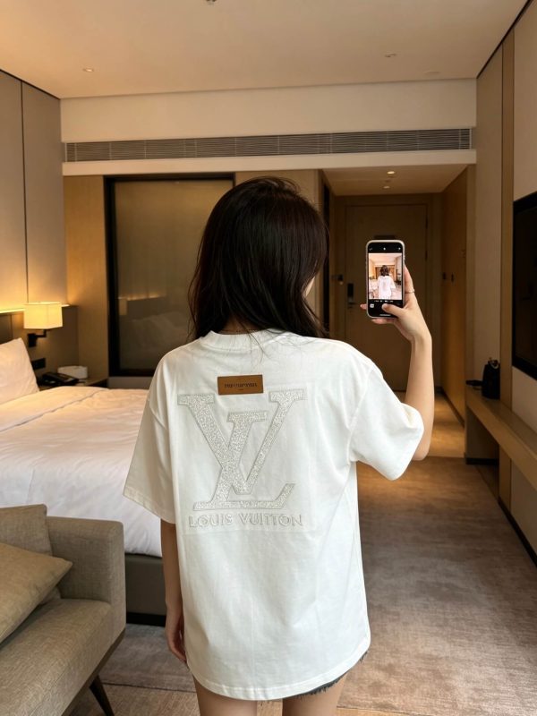 Louis Vuitton Men's White Embossed Back T-Shirt-  White.