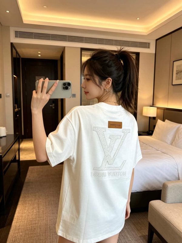 Louis Vuitton Men's White Embossed Back T-Shirt-  White.
