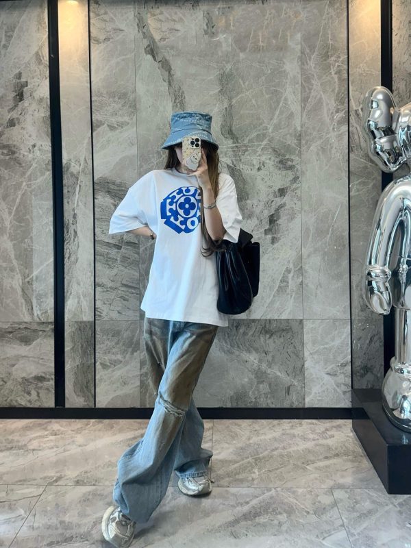 Louis Vuitton Printed Signature T-Shirt- Milky White (1) Louis Vuitton Printed Signature T-Shirt- Milky White