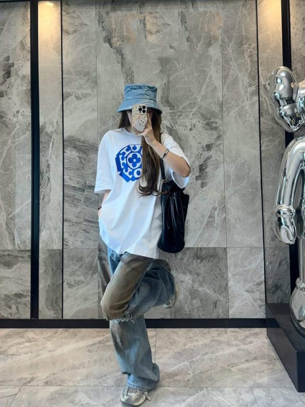 Louis Vuitton Printed Signature T-Shirt- Milky White (2) Louis Vuitton Printed Signature T-Shirt- Milky White