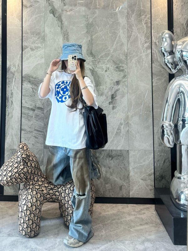 Louis Vuitton Printed Signature T-Shirt- Milky White (3) Louis Vuitton Printed Signature T-Shirt- Milky White