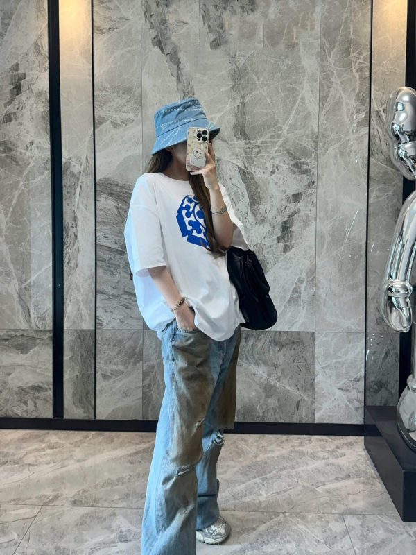 Louis Vuitton Printed Signature T-Shirt- Milky White (4) Louis Vuitton Printed Signature T-Shirt- Milky White