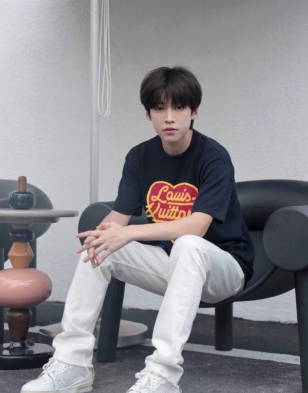 Louis Vuitton x Nigo Intarsia Jacquard Heart Crewneck-  Navy Blue