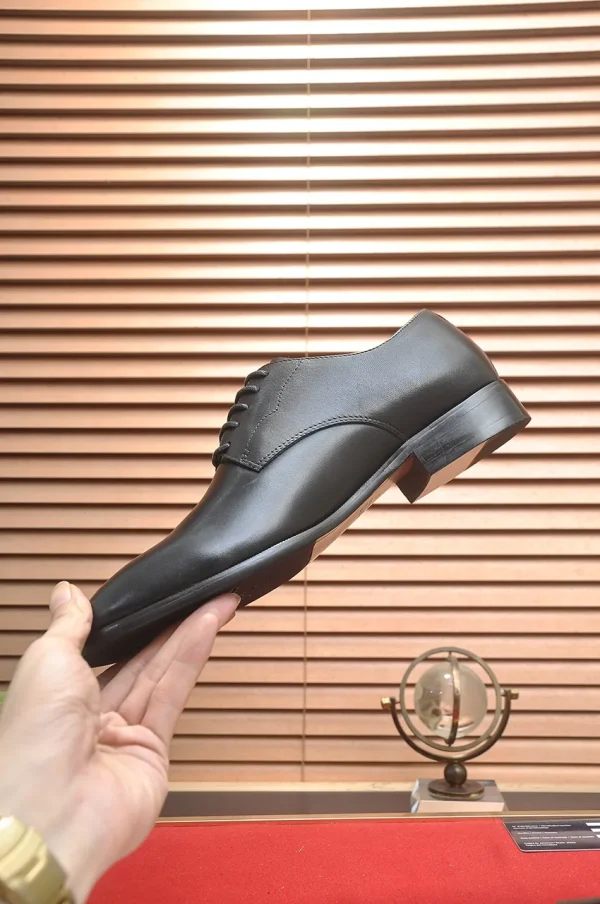Gucci Men's Black Leather Logo Oxfords