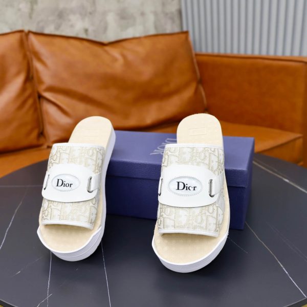 Dior Aqua Mule – Beige & White Dior Oblique Jacquard Script Medallion