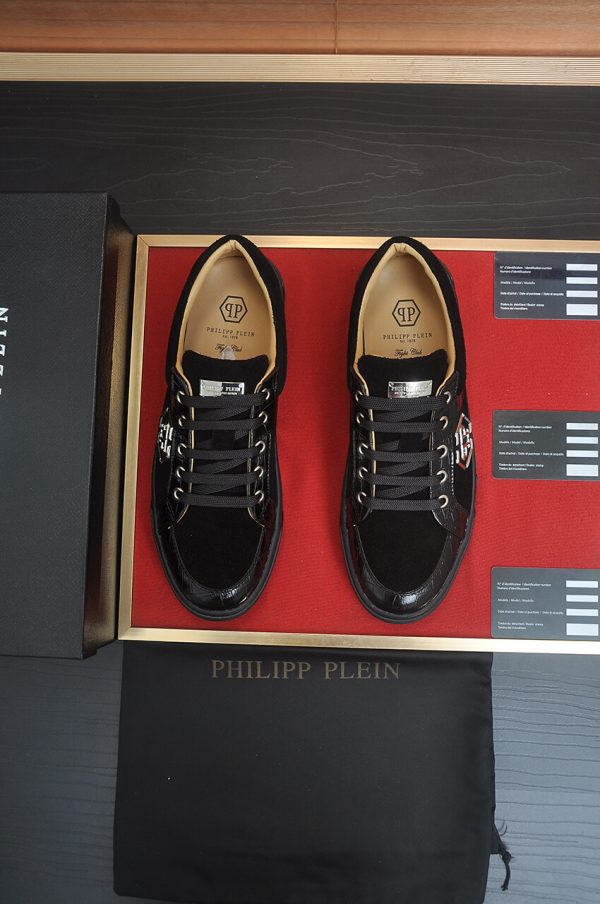 Philipp Croc-Embossed Hexagon Low-Top Sneaker – Black (9) Philipp Croc-Embossed Hexagon Low-Top Sneaker – Black