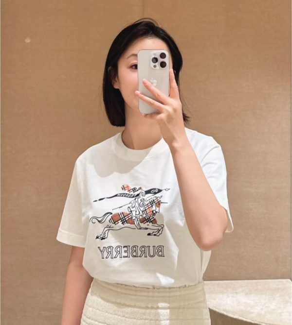 Burberry Knight Sketch Cotton T-shirts- Chalk White (3) Burberry Knight Sketch Cotton T-shirts- Chalk White