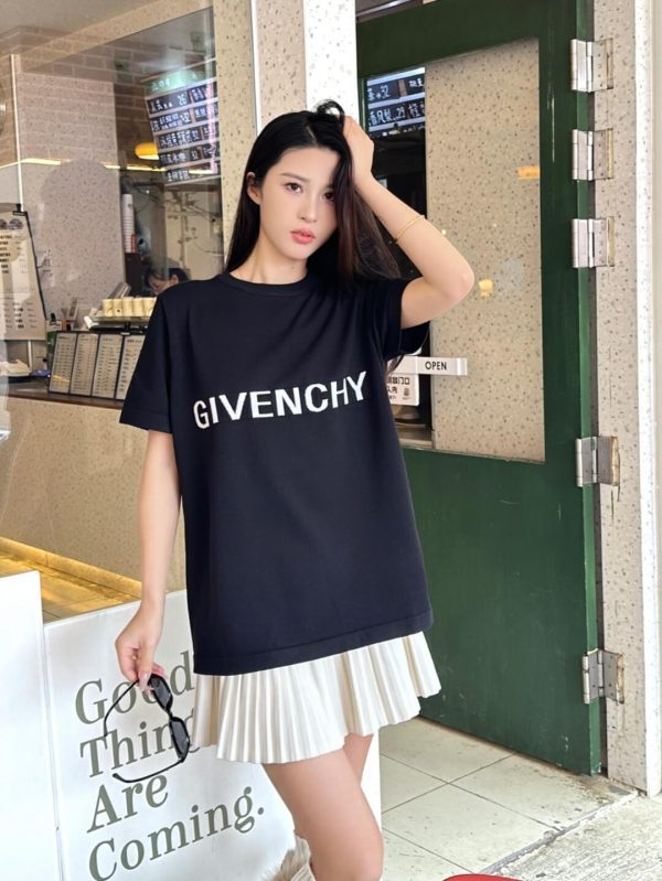Givenchy 4G Logo T-Shirt- Black