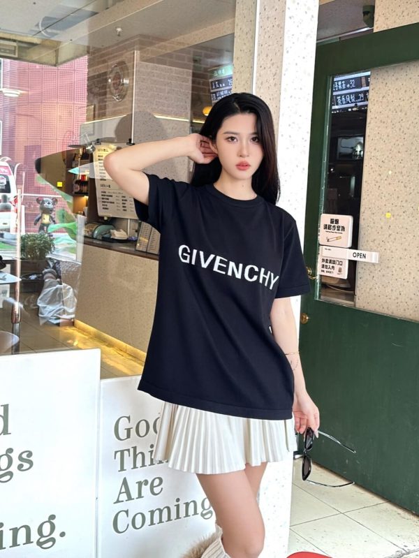 Givenchy 4G Logo T-Shirt- Black