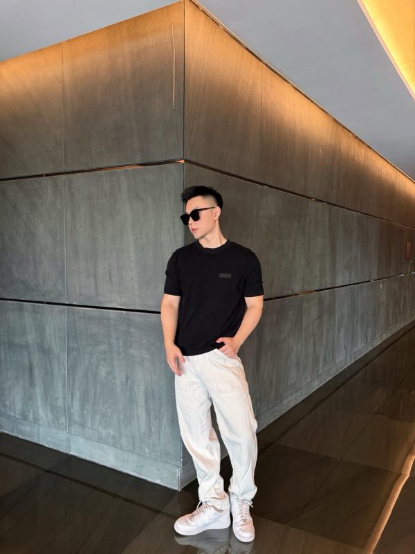 Givenchy Logo Patch T-Shirt- Black (1) Givenchy Logo Patch T-Shirt- Black