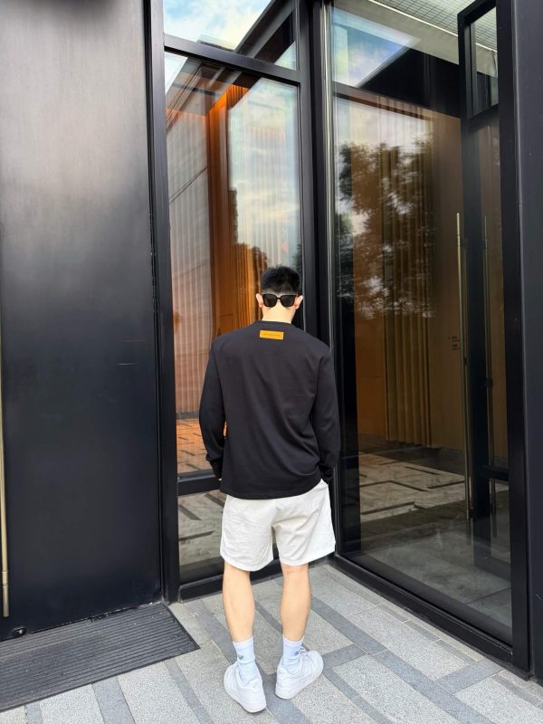 Louis Vuitton Cotton Inside Out Long Sleeve Crew Neck T-Shirt- Black (5) Louis Vuitton Cotton Inside Out Long Sleeve Crew Neck T-Shirt- Black