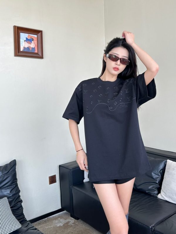Louis Vuitton Embossed LV T-Shirt-Black