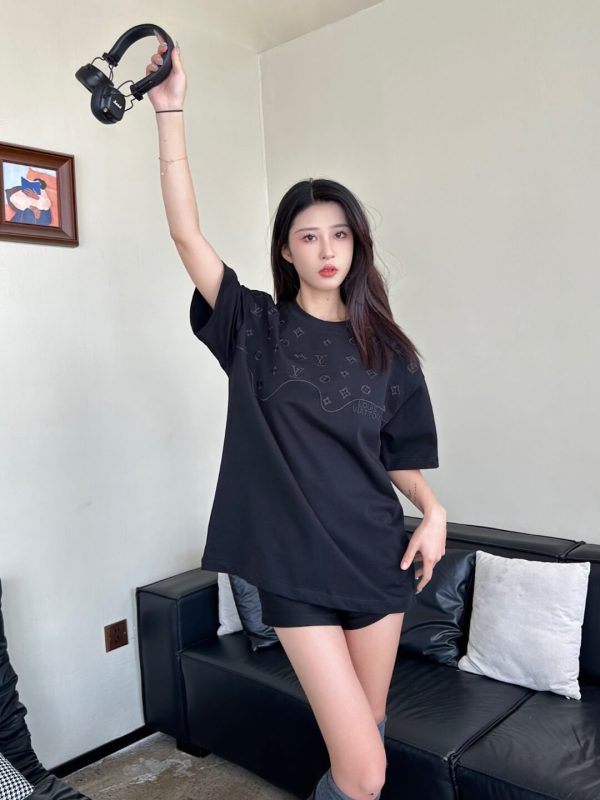 Louis Vuitton Embossed LV T-Shirt-Black