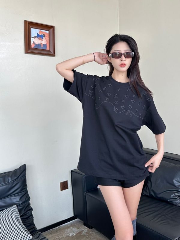 Louis Vuitton Embossed LV T-Shirt-Black