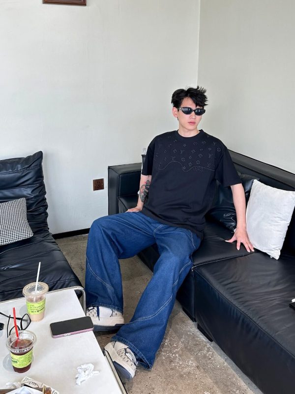 Louis Vuitton Embossed LV T-Shirt-Black