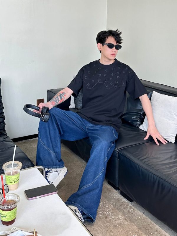 Louis Vuitton Embossed LV T-Shirt-Black
