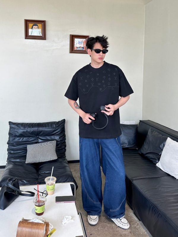 Louis Vuitton Embossed LV T-Shirt-Black
