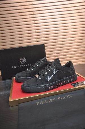 Philipp Plein Cursive Embroidered Suede Low-Top Sneaker – Black (9) Philipp Plein Cursive Embroidered Suede Low-Top Sneaker – Black
