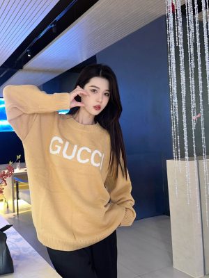 Gucci Intarsia Logo Knit Crewneck Jumper in Camel
